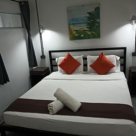 White Jail At Koh Tao Hostel Bagian luar foto