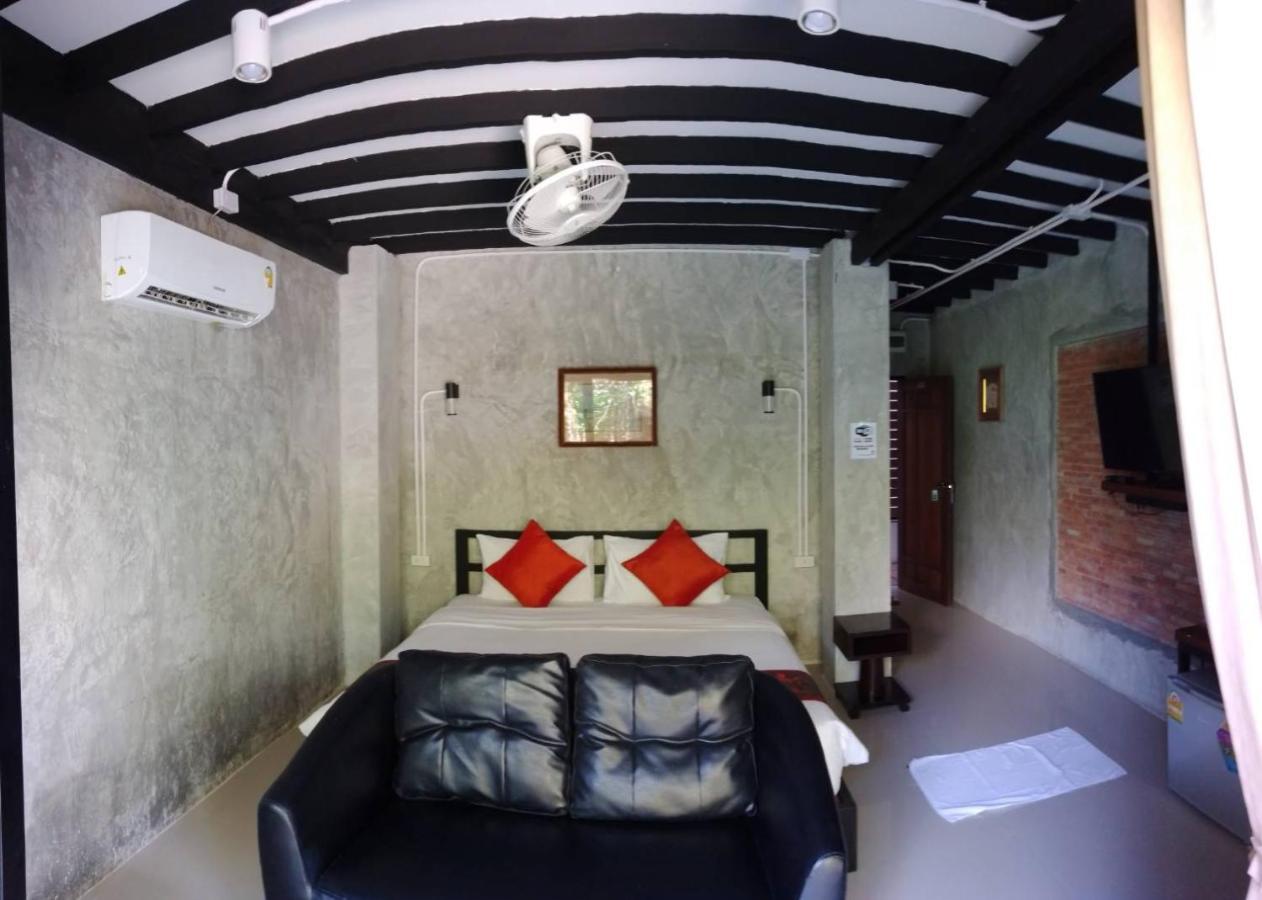 White Jail At Koh Tao Hostel Bagian luar foto