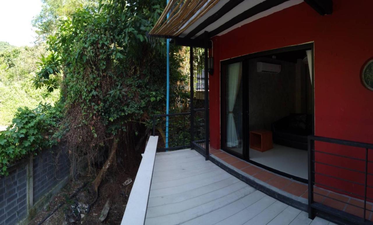 White Jail At Koh Tao Hostel Bagian luar foto