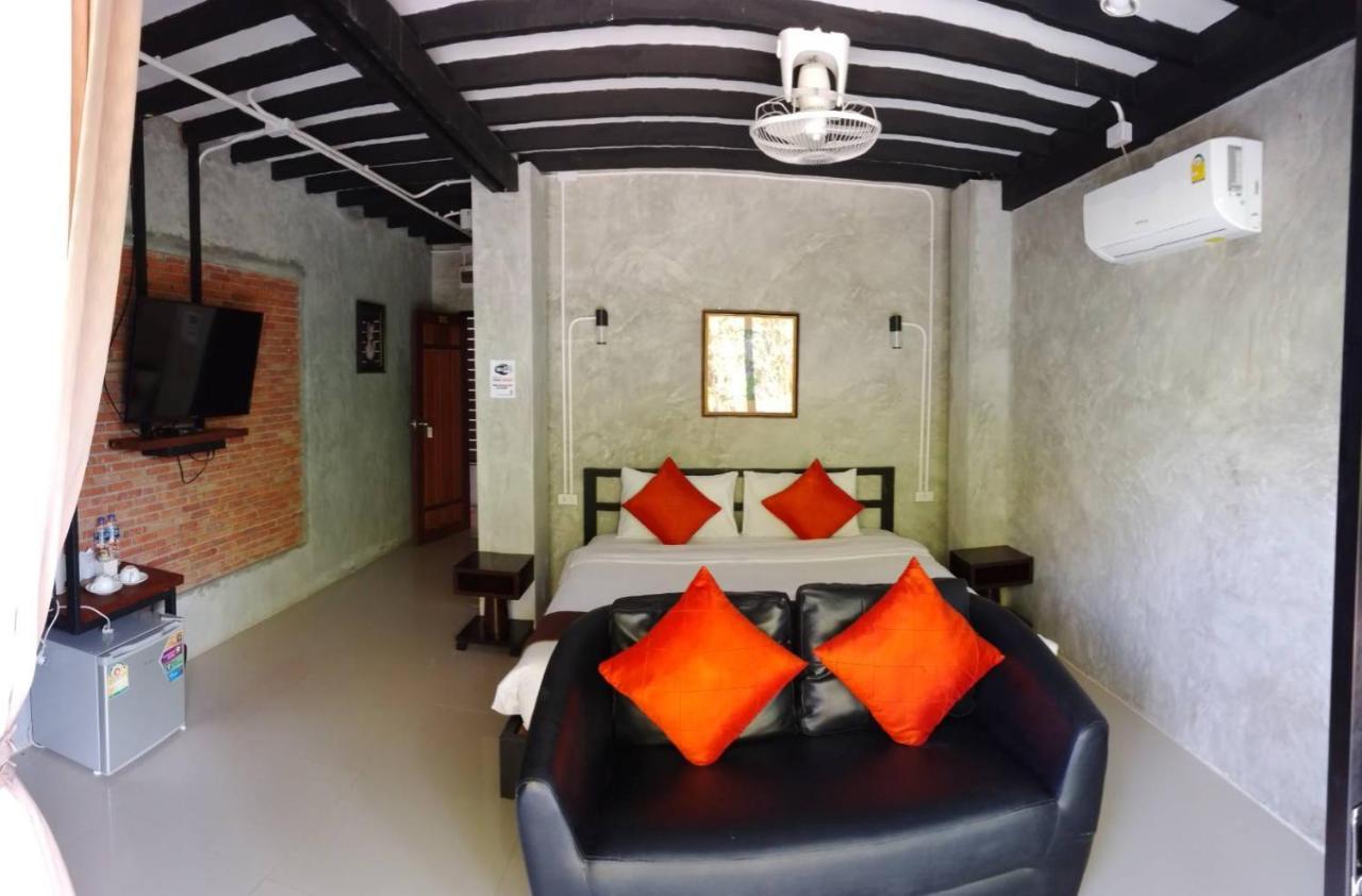 White Jail At Koh Tao Hostel Bagian luar foto