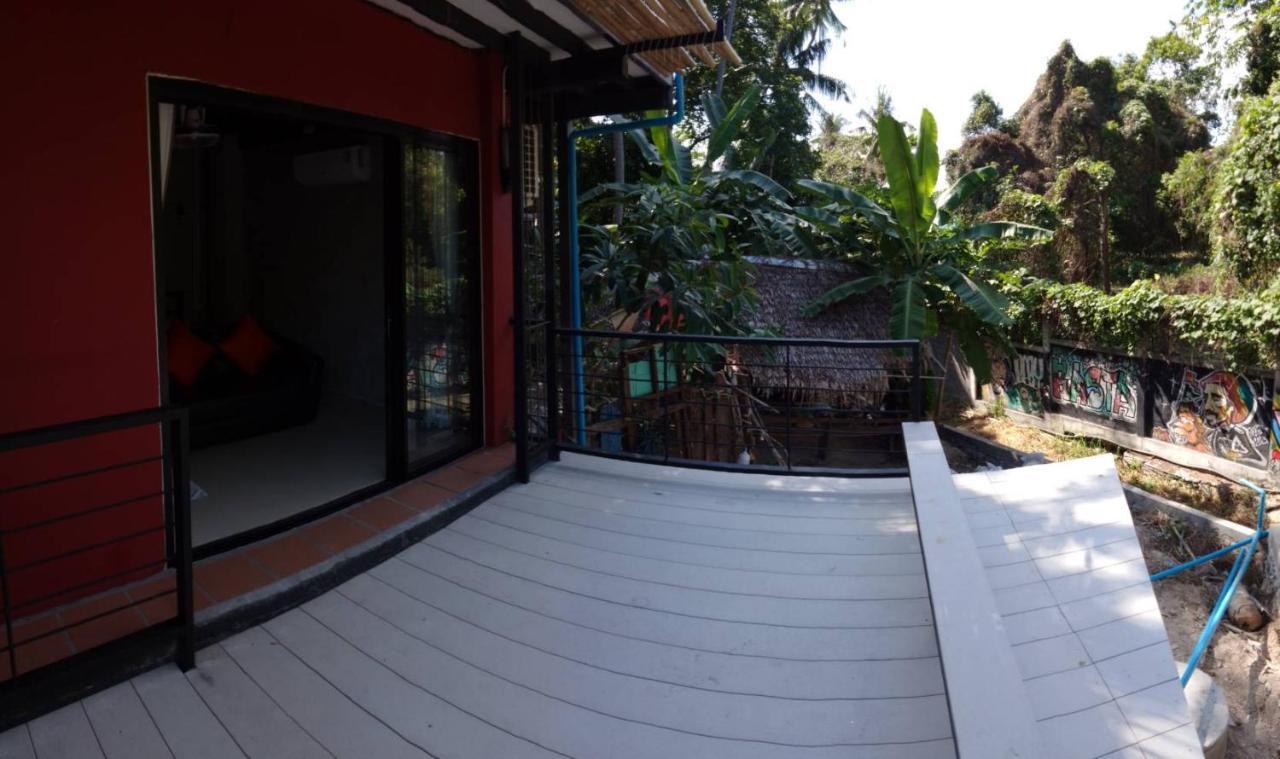 White Jail At Koh Tao Hostel Bagian luar foto