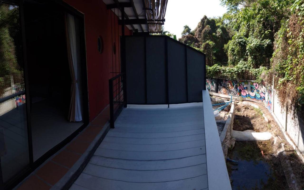 White Jail At Koh Tao Hostel Bagian luar foto