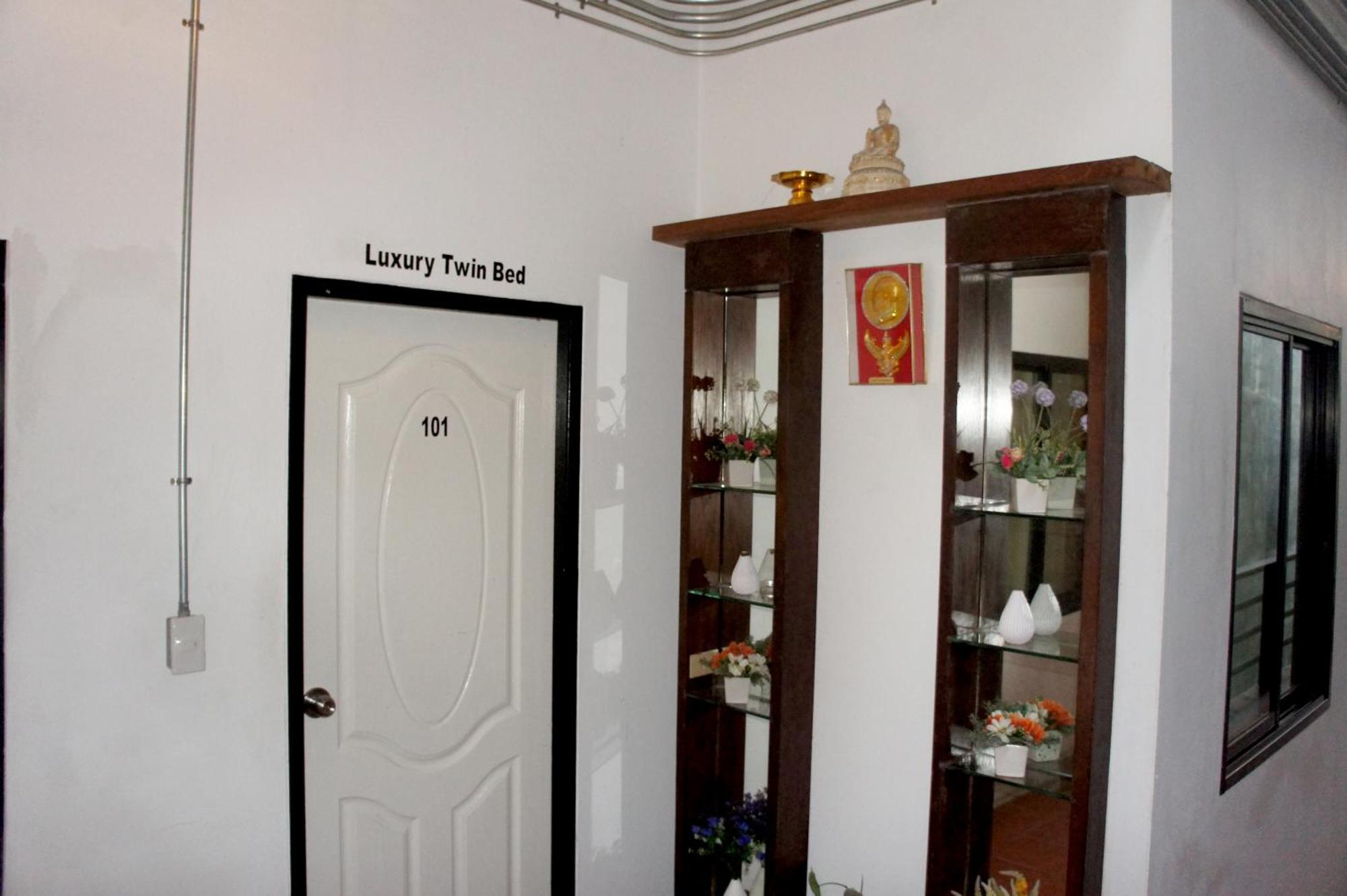 White Jail At Koh Tao Hostel Bagian luar foto