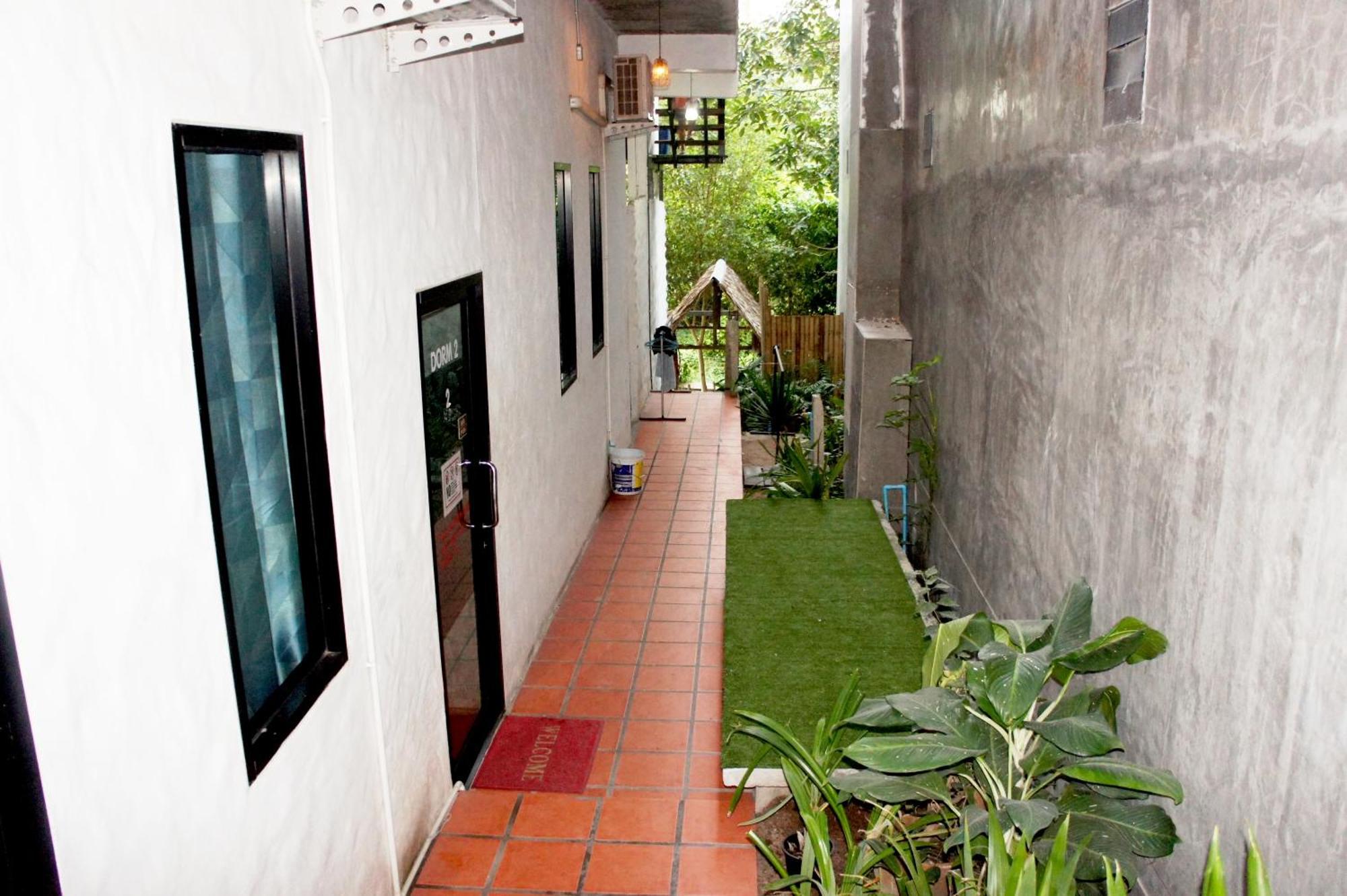 White Jail At Koh Tao Hostel Bagian luar foto