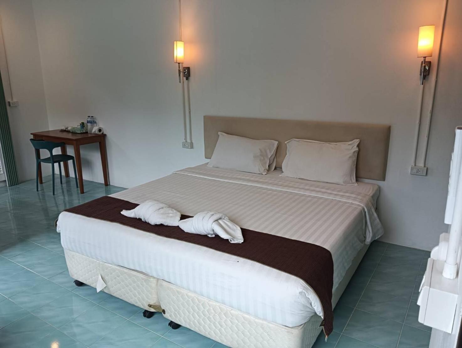 White Jail At Koh Tao Hostel Bagian luar foto