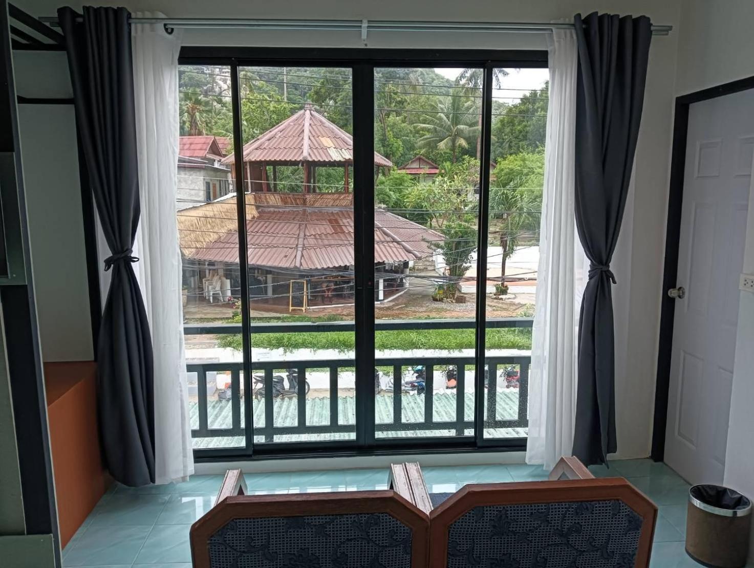 White Jail At Koh Tao Hostel Bagian luar foto