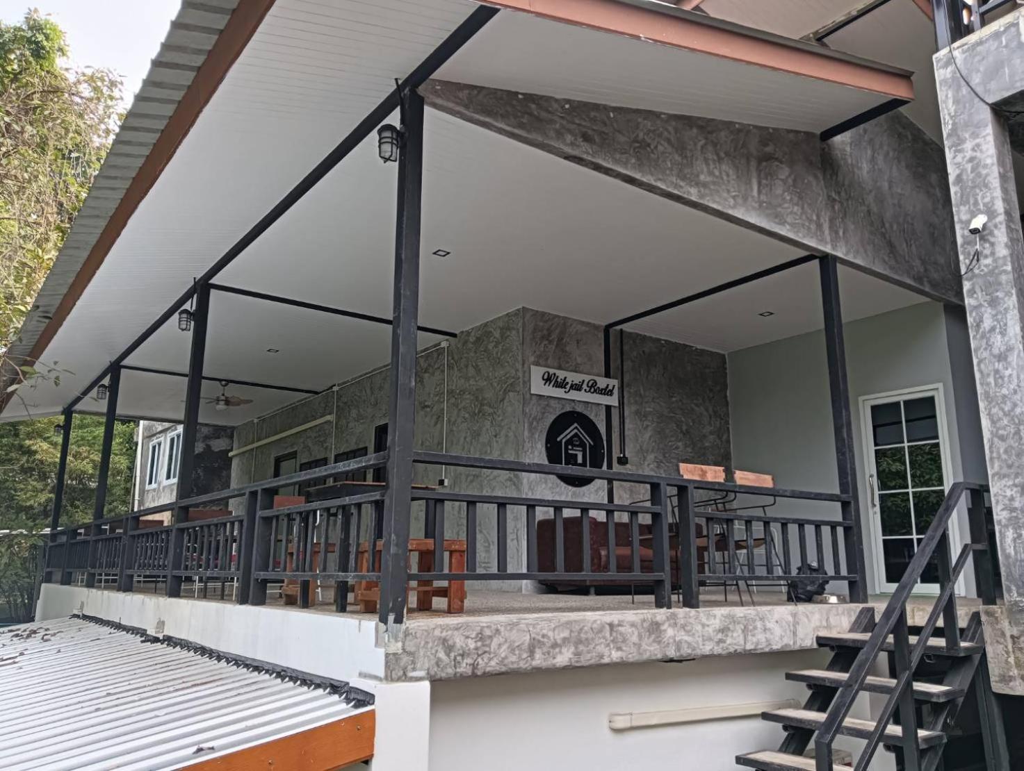 White Jail At Koh Tao Hostel Bagian luar foto
