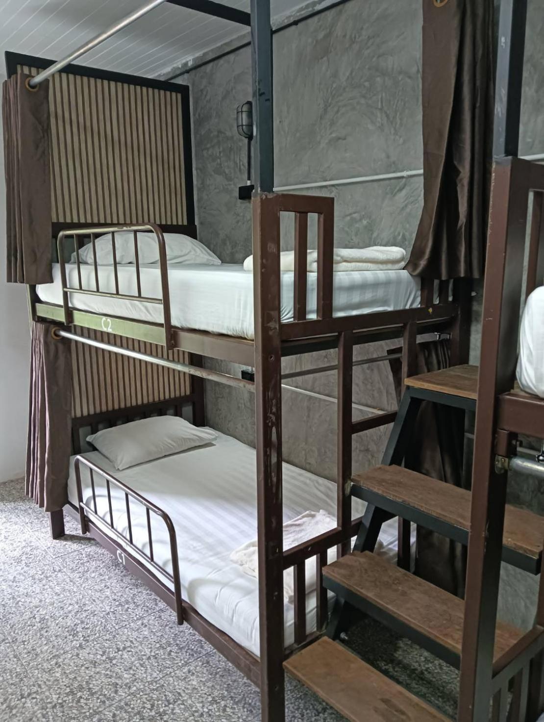 White Jail At Koh Tao Hostel Bagian luar foto