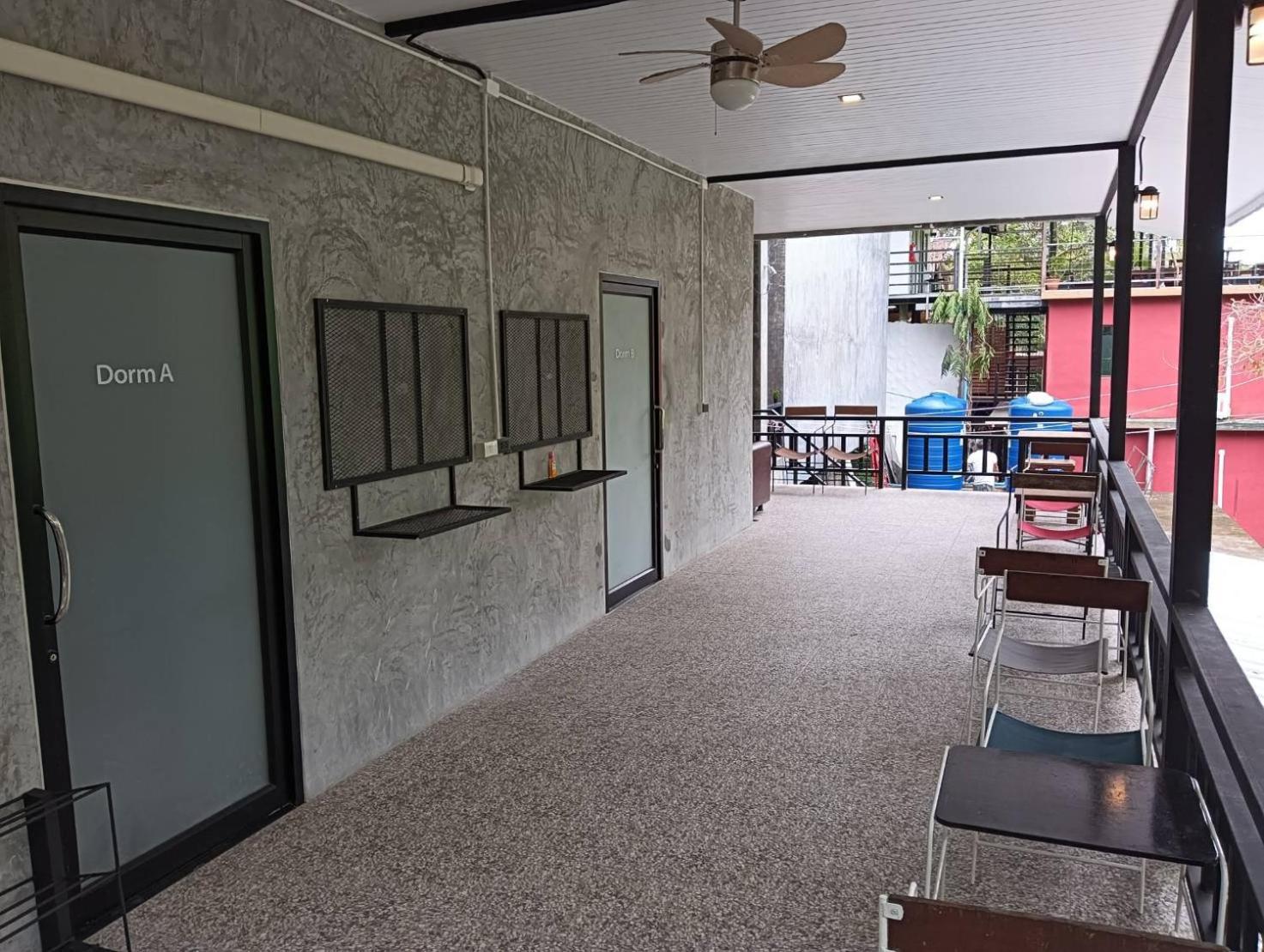 White Jail At Koh Tao Hostel Bagian luar foto