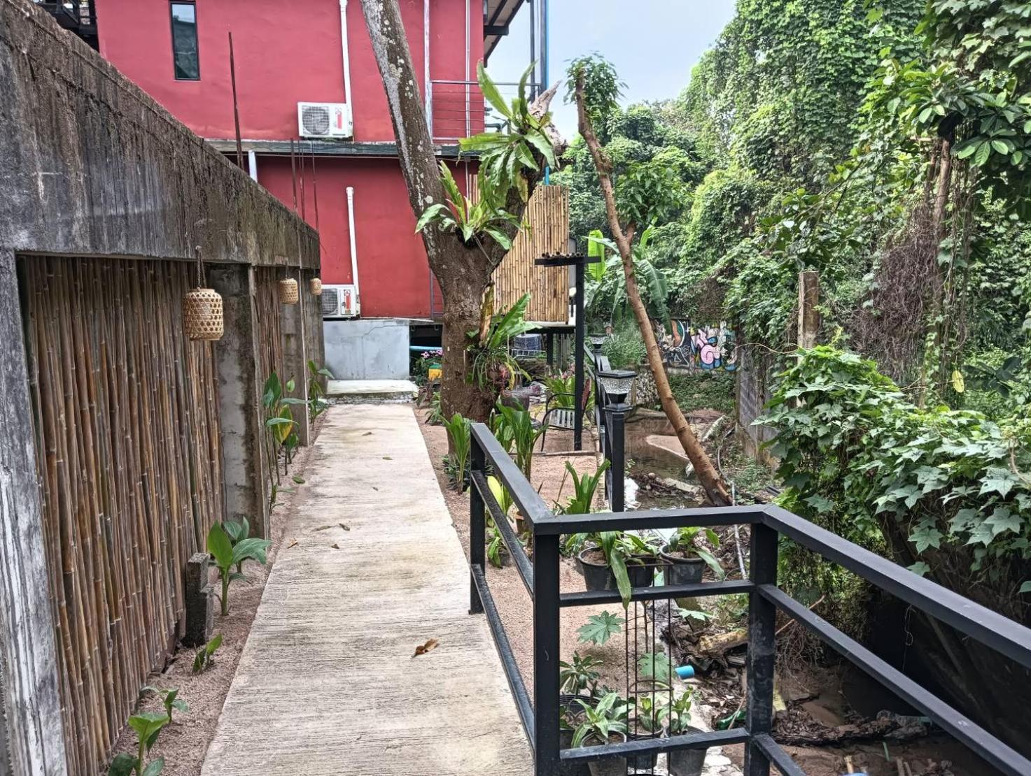 White Jail At Koh Tao Hostel Bagian luar foto