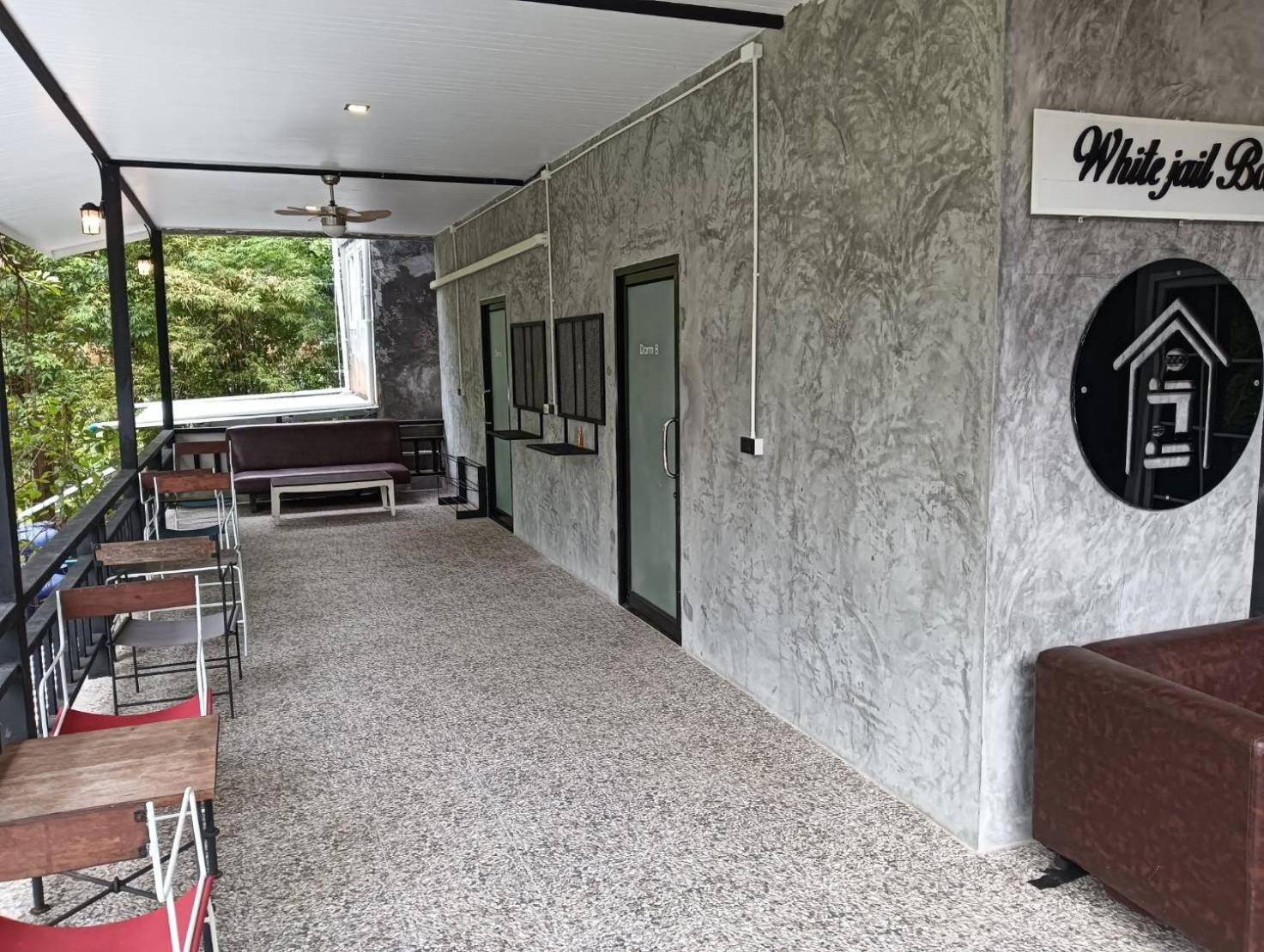White Jail At Koh Tao Hostel Bagian luar foto