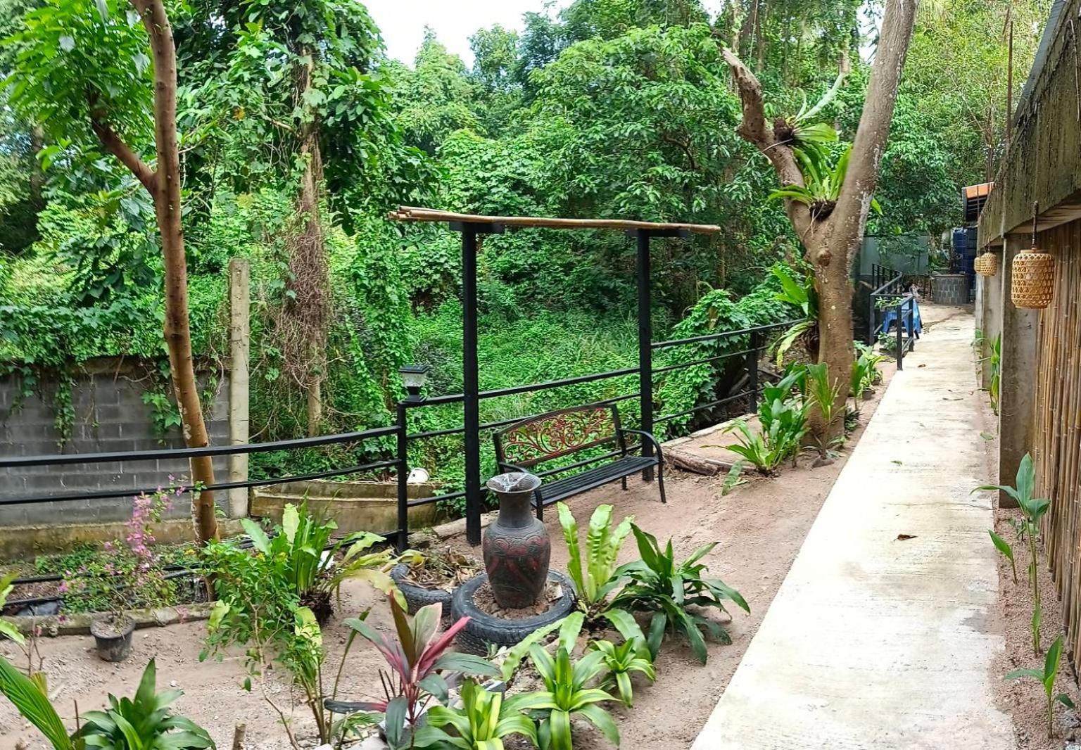 White Jail At Koh Tao Hostel Bagian luar foto