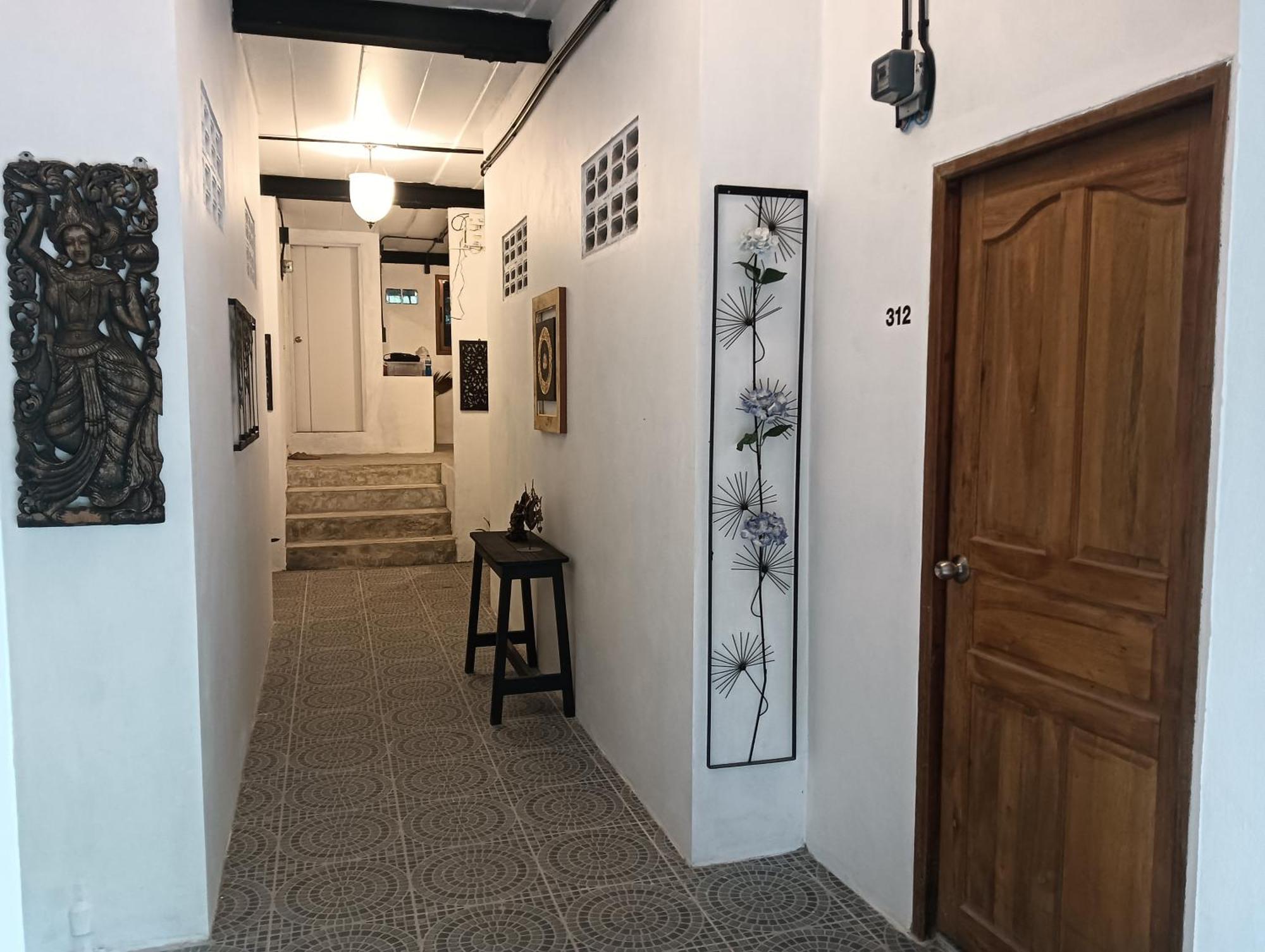 White Jail At Koh Tao Hostel Bagian luar foto