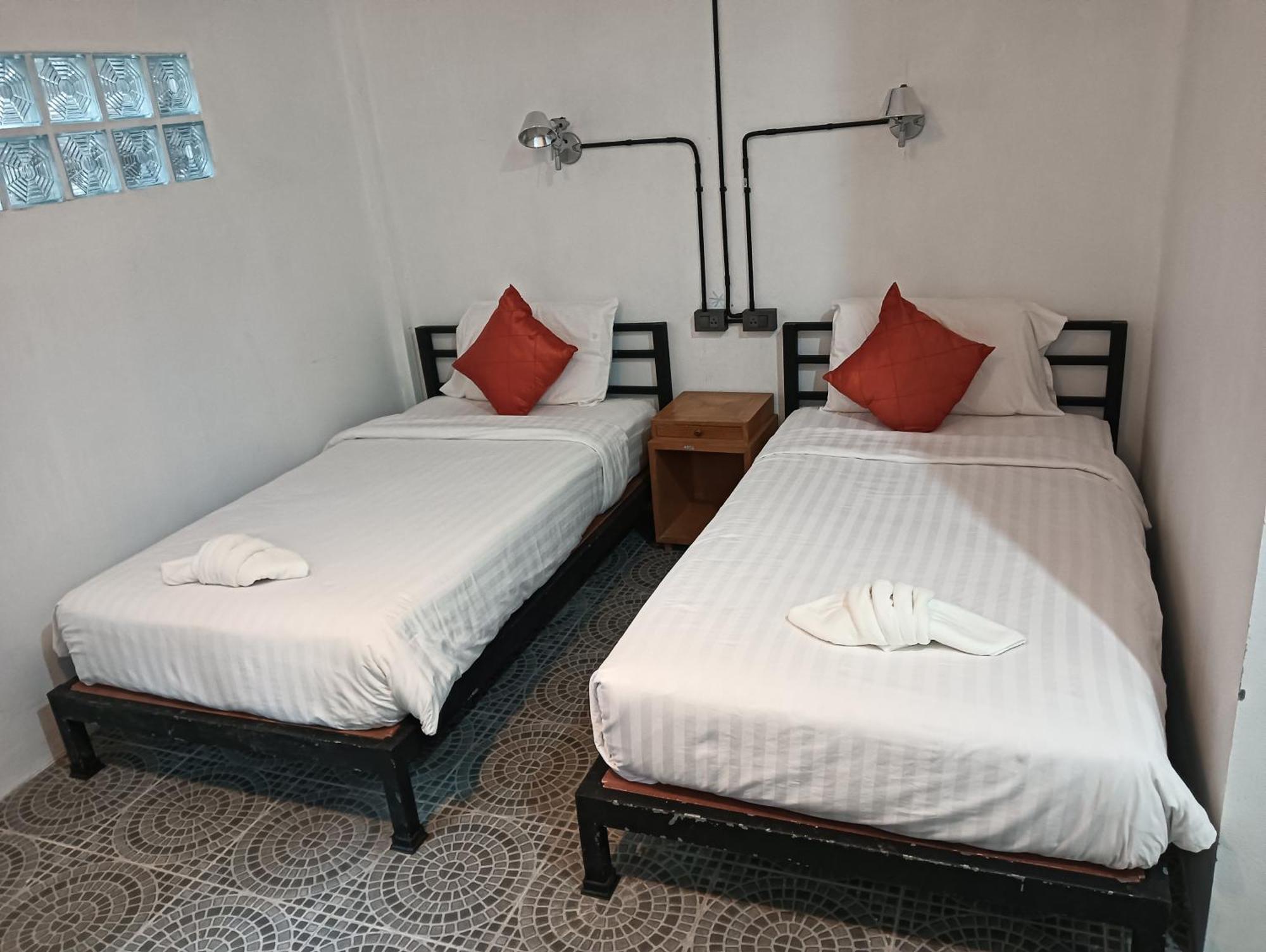 White Jail At Koh Tao Hostel Bagian luar foto