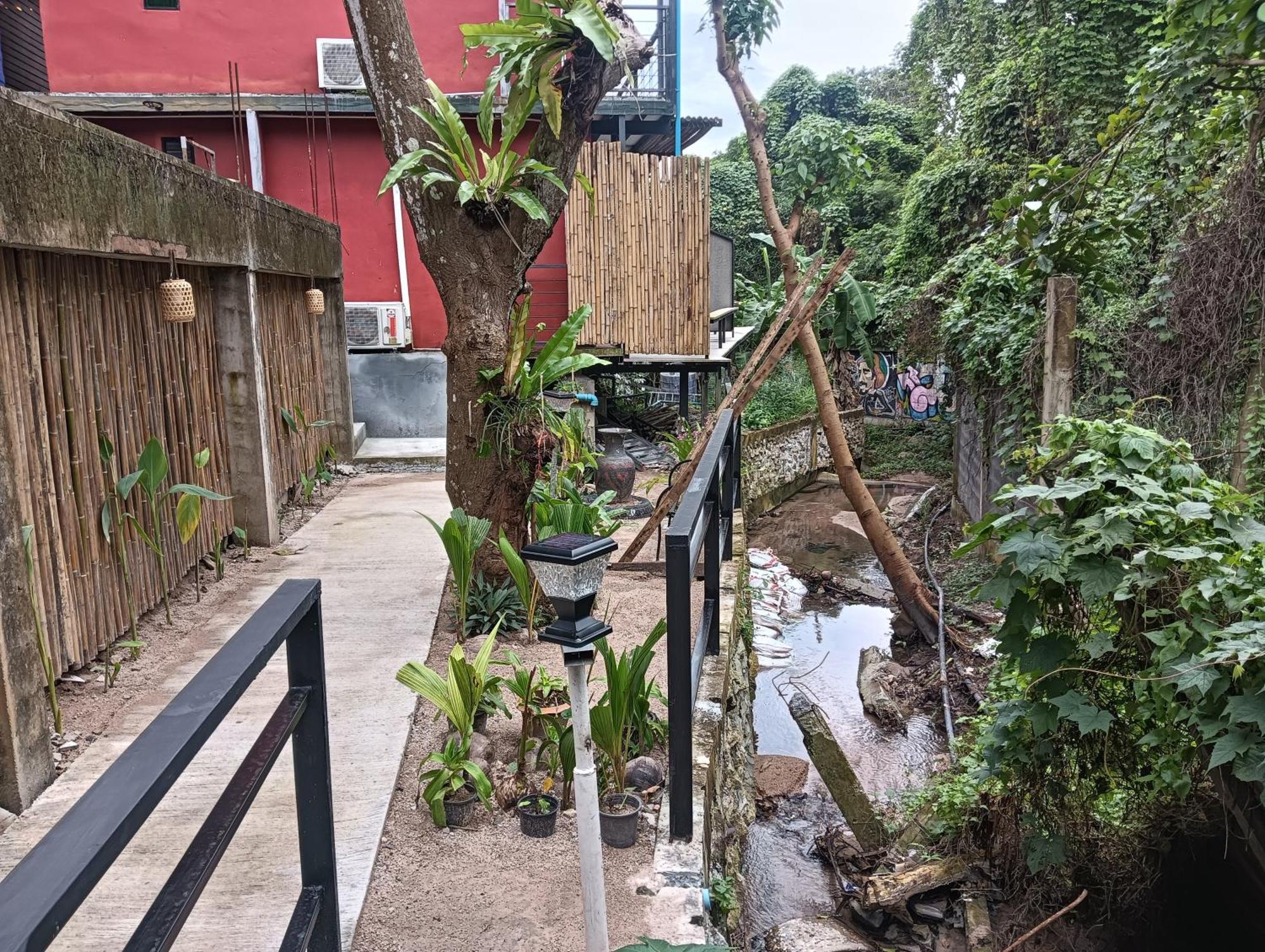 White Jail At Koh Tao Hostel Bagian luar foto
