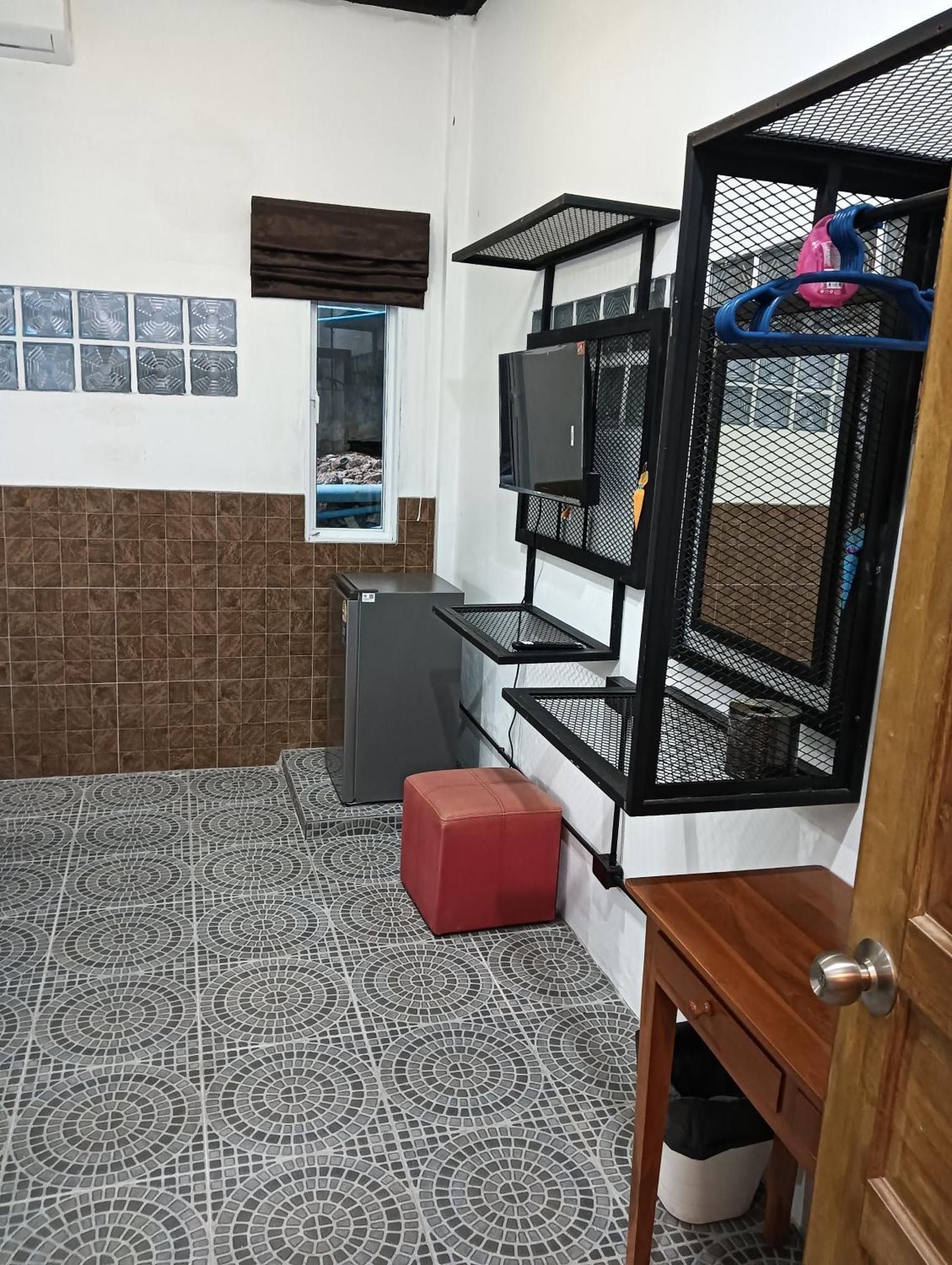 White Jail At Koh Tao Hostel Bagian luar foto