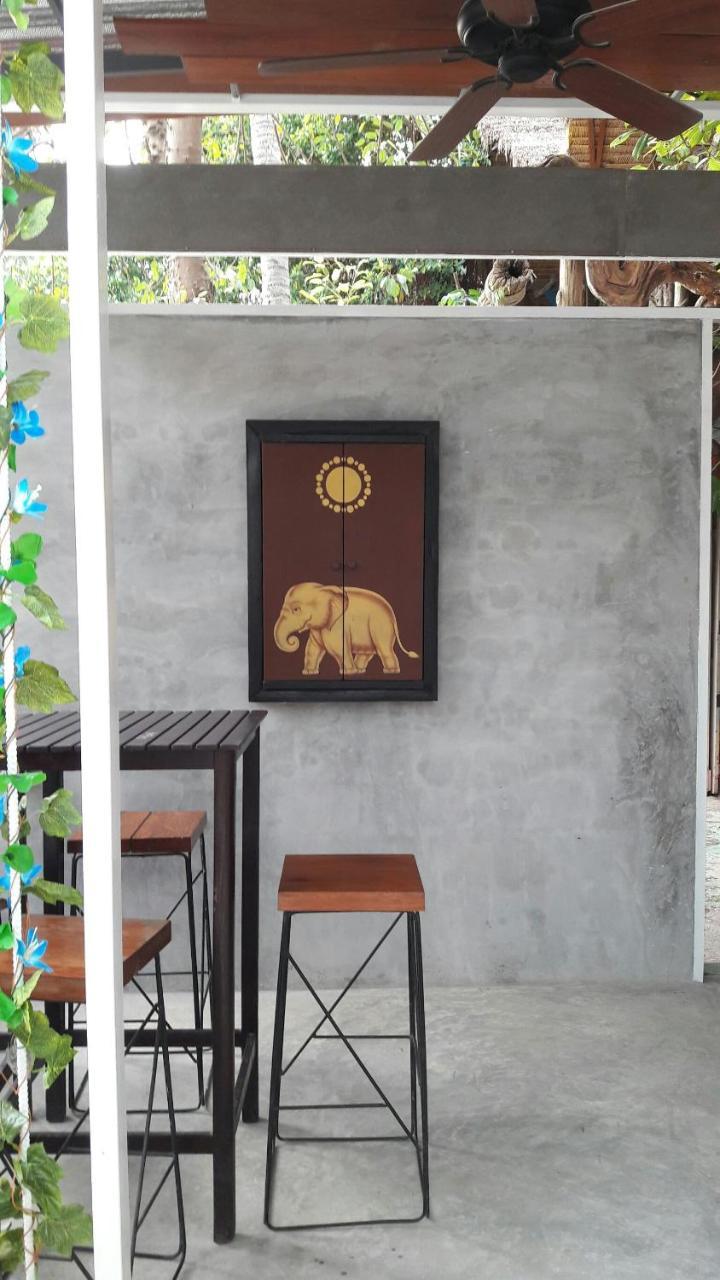 White Jail At Koh Tao Hostel Bagian luar foto