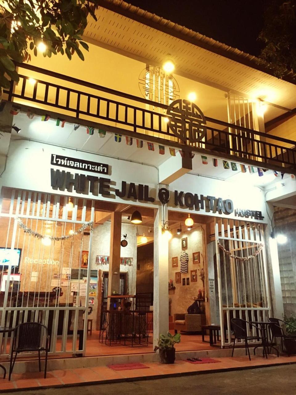 White Jail At Koh Tao Hostel Bagian luar foto