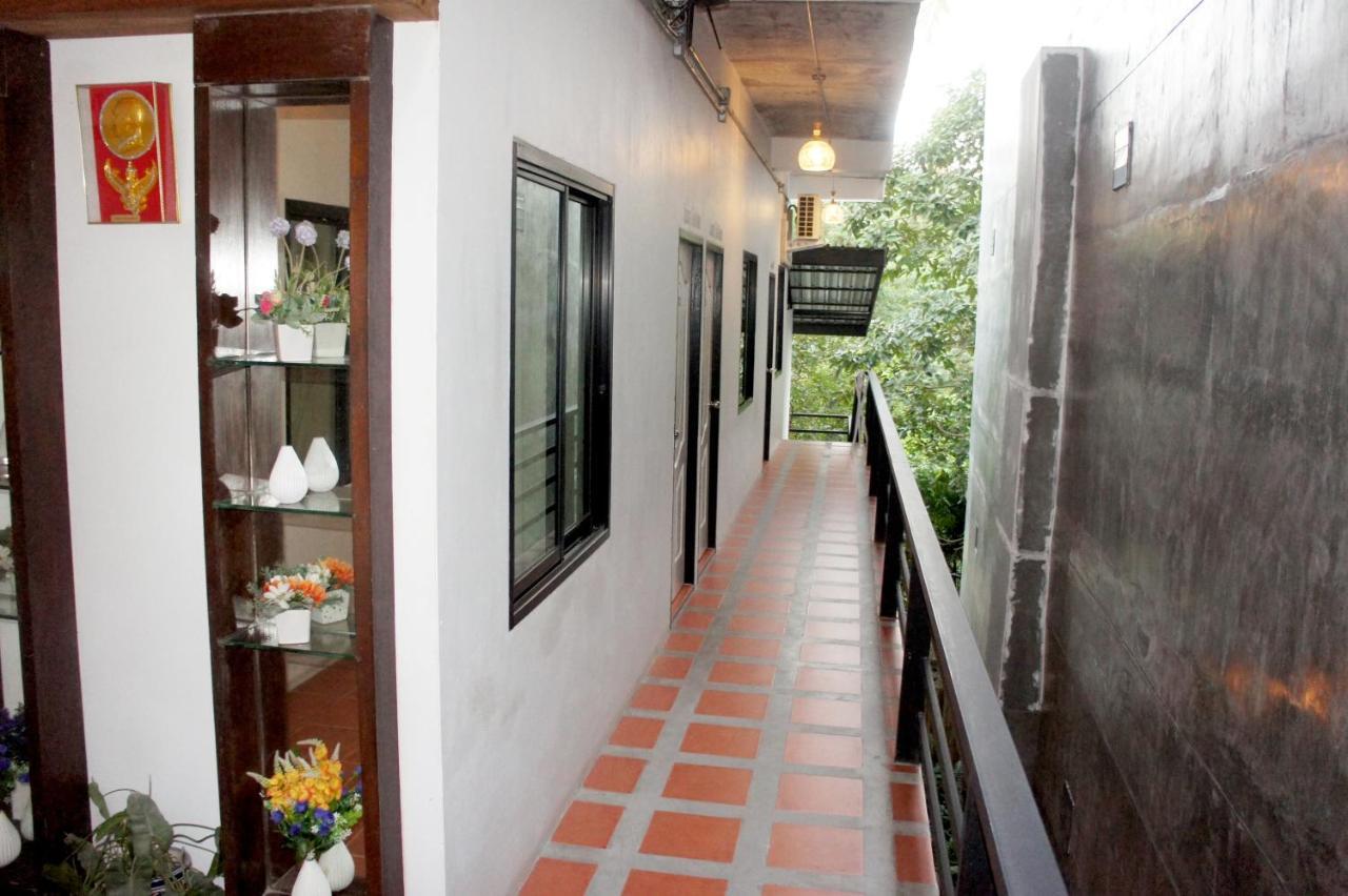 White Jail At Koh Tao Hostel Bagian luar foto