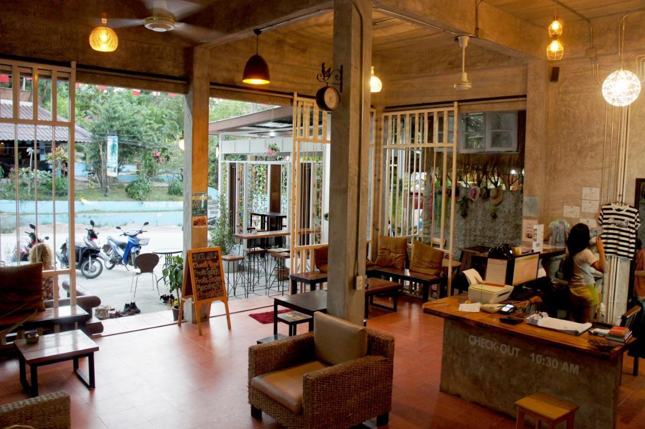 White Jail At Koh Tao Hostel Bagian luar foto